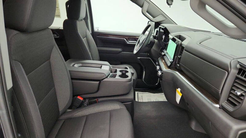 2025 GMC Sierra 1500 Elevation Standard