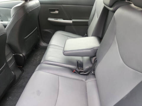 2014 Toyota Prius v Five