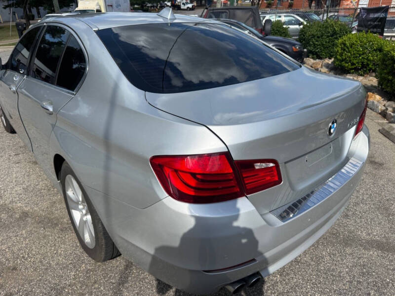 2011 BMW 5 Series 528i