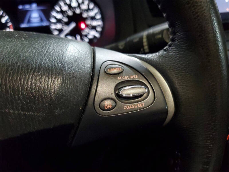 2017 Nissan Pathfinder SV