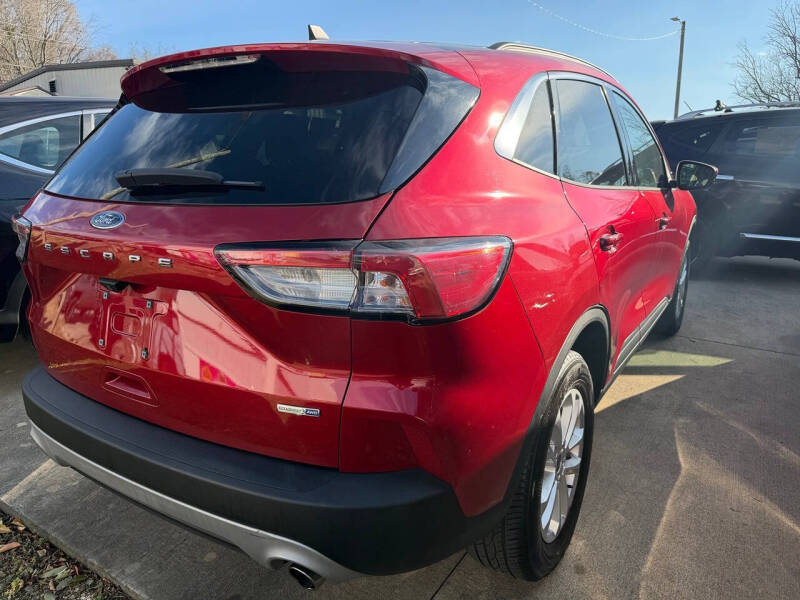 2020 Ford Escape SE