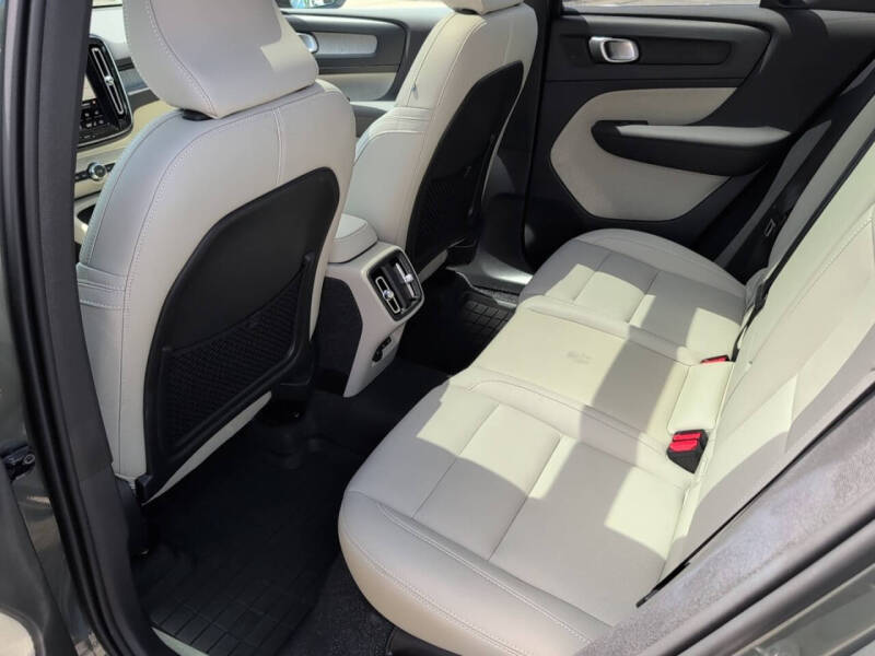 2026 Volvo XC40 B5 Plus