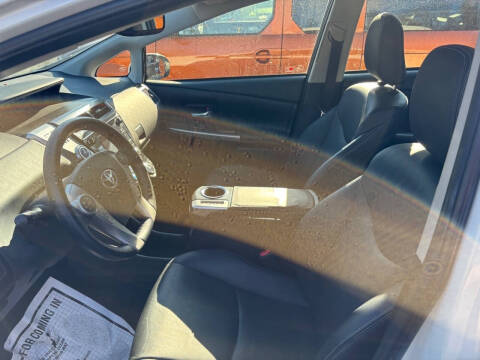 2015 Toyota Prius v Five