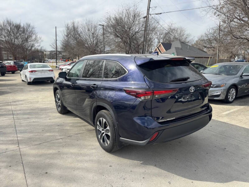 2024 Toyota Highlander LE