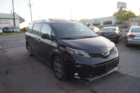 2018 Toyota Sienna for sale at Green Ride Inc in Nashville TN