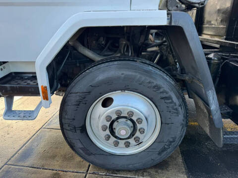 1993 Ford CF8000