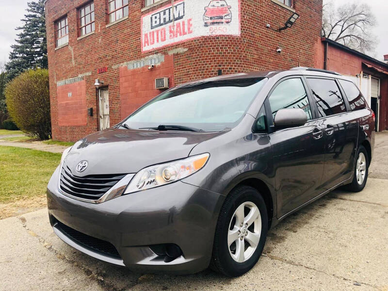 2012 Toyota Sienna LE 7-Passenger Auto Access Seat
