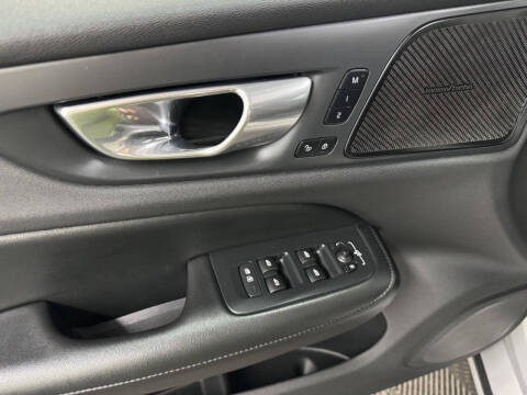 2024 Volvo S60 B5 Plus Dark Theme