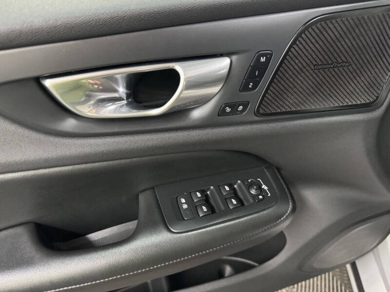 2024 Volvo S60 B5 Plus Dark Theme