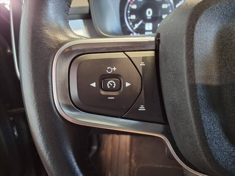 2021 Volvo XC40 T4 Momentum