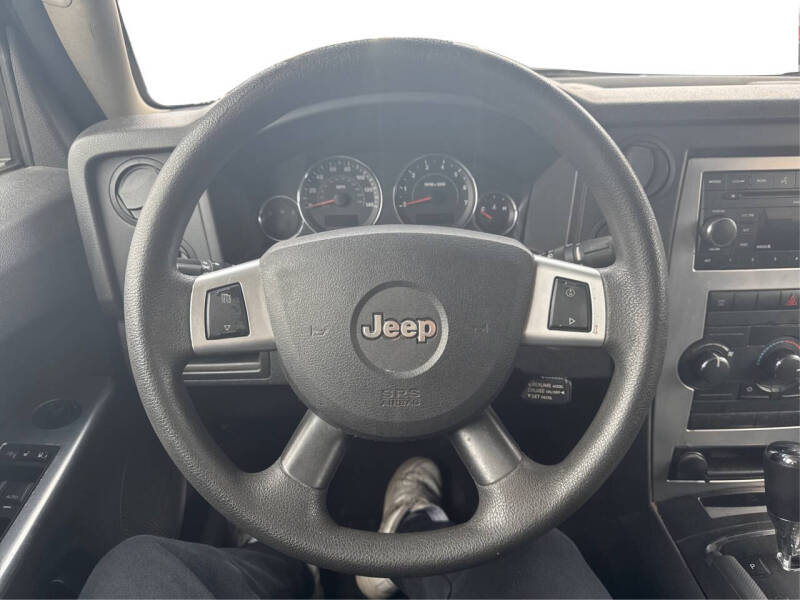 2008 Jeep Commander Sport