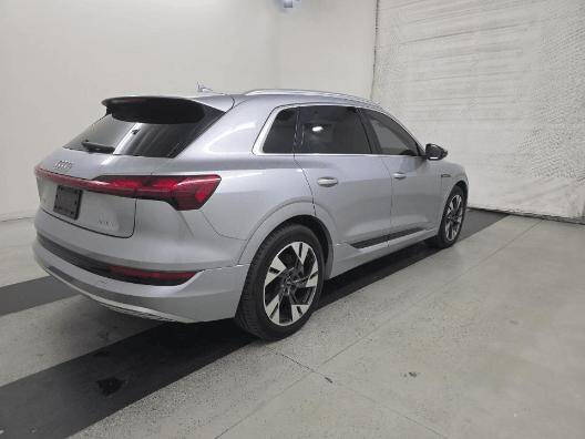 2022 Audi e-tron quattro Premium