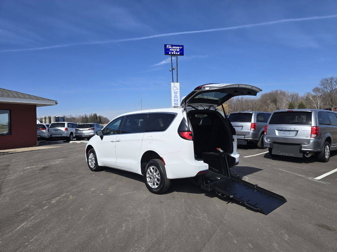 White 2025 Chrysler Pacifica Select Select 4dr Mini-Van 1