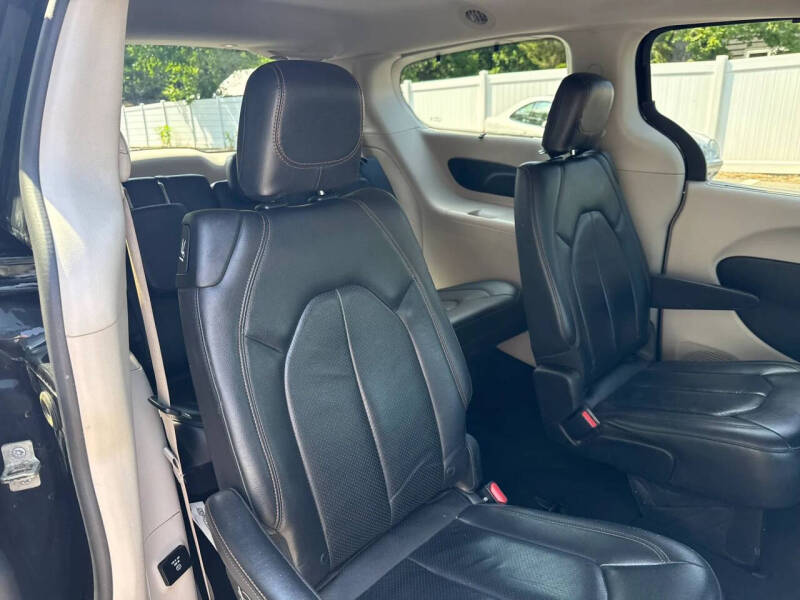 2017 Chrysler Pacifica Touring-L Plus