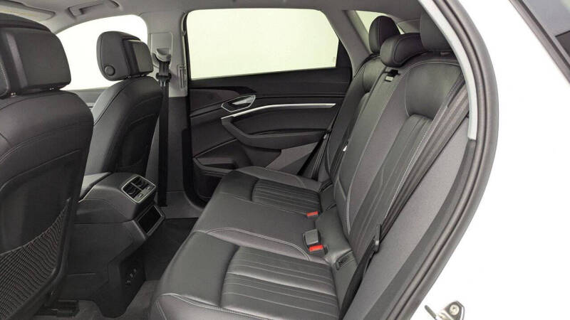 2021 Audi e-tron quattro Premium