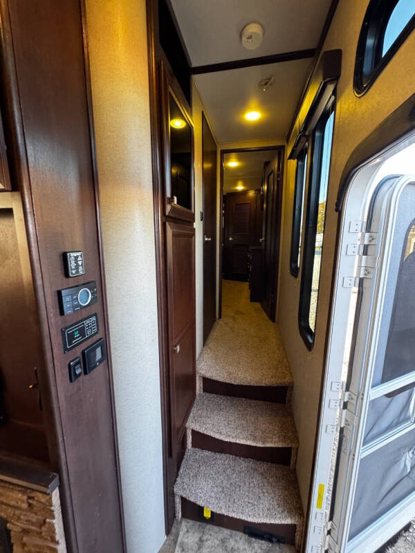 2014 Keystone RV Voltage