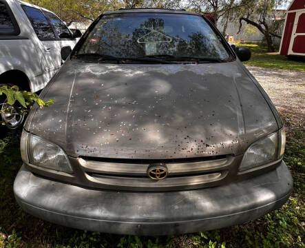 1998 Toyota Sienna for sale at The Car Corral in San Antonio TX