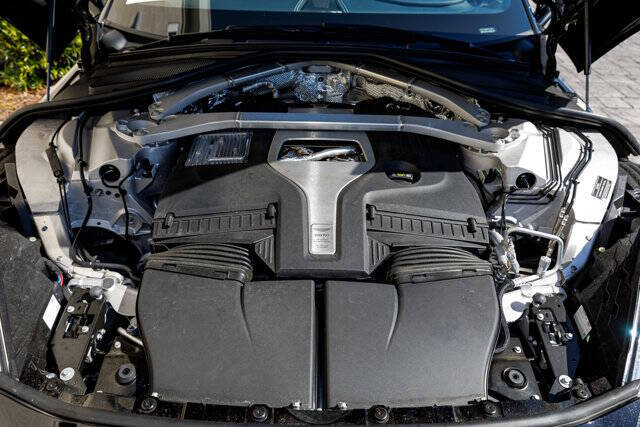 2025 Aston Martin DBX 707