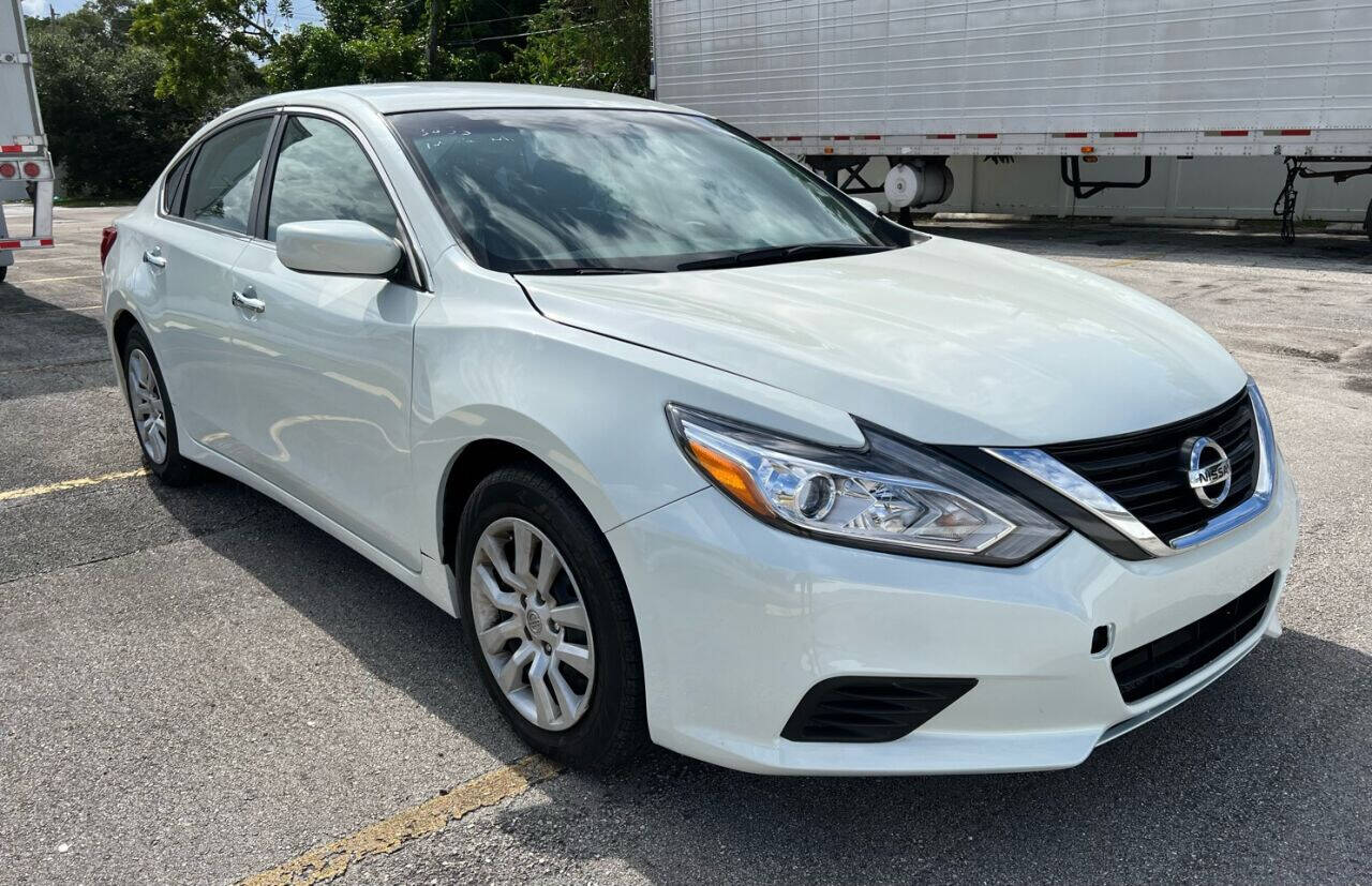 2017 NISSAN Altima Sedan - $14,990