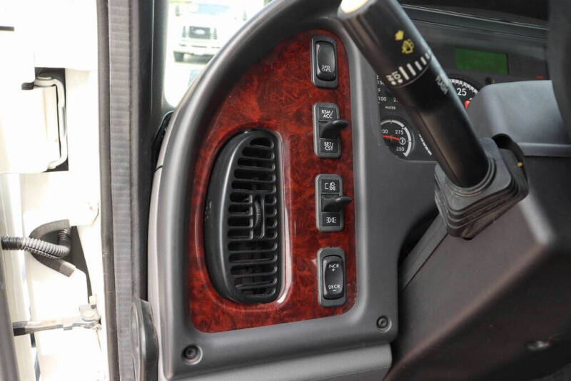 2017 Freightliner M2 106