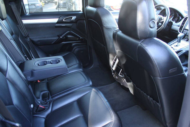 2016 Porsche Cayenne GTS