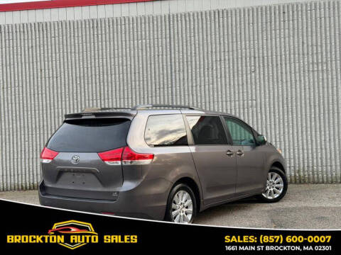 2011 Toyota Sienna LE 7-Passenger