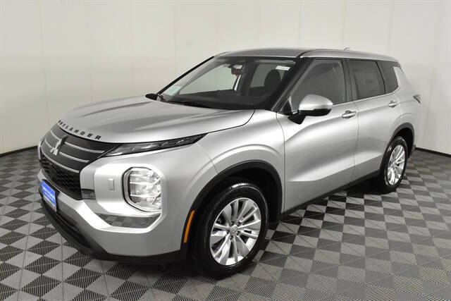 2025 Mitsubishi Outlander ES