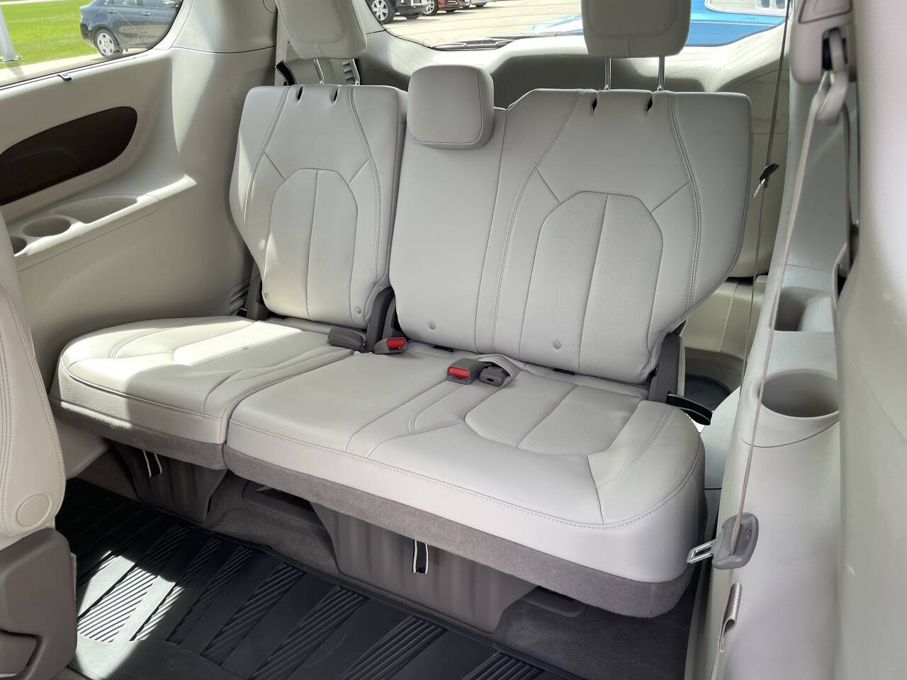2021 Chrysler Pacifica Touring L photo 7