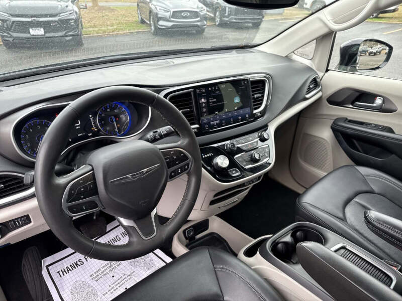 2024 Chrysler Pacifica Touring L