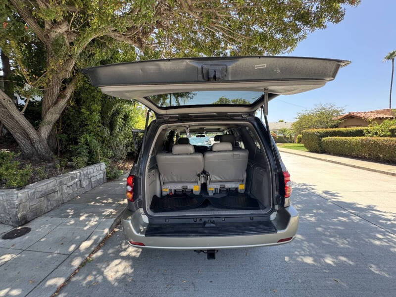 2004 Toyota Sequoia SR5