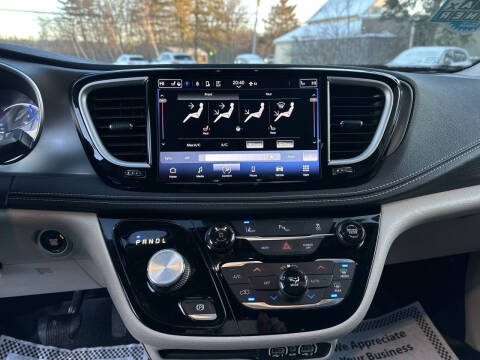 2022 Chrysler Pacifica Hybrid Touring L