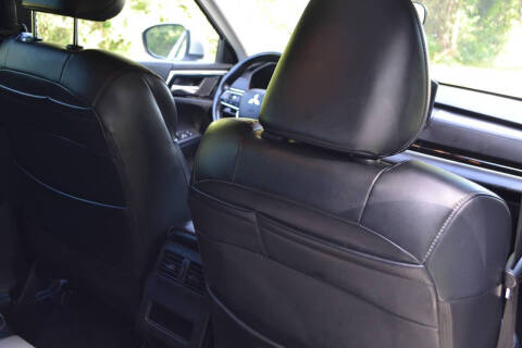 2022 Mitsubishi Outlander SE