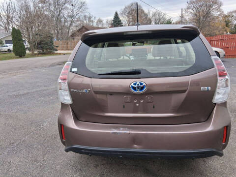 2015 Toyota Prius v Five