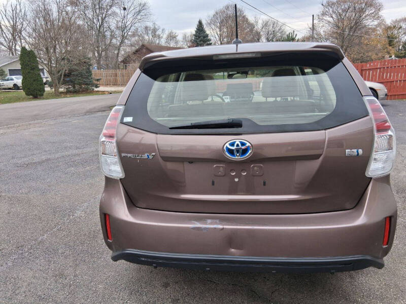2015 Toyota Prius v Five