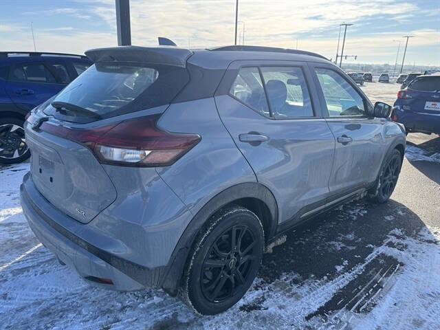 2022 Nissan Kicks SR