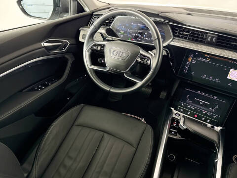 2021 Audi e-tron quattro Premium