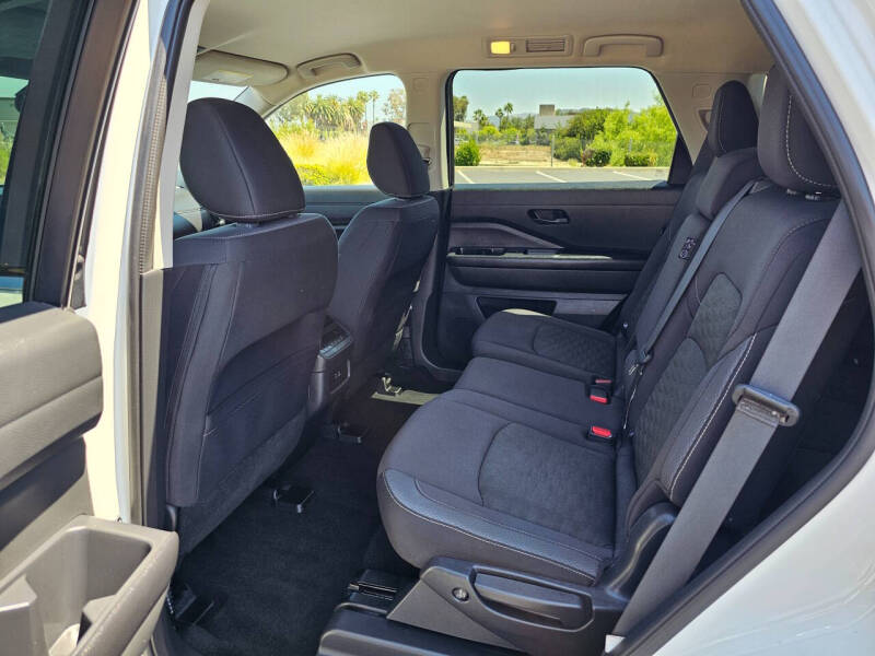 2024 Nissan Pathfinder SV