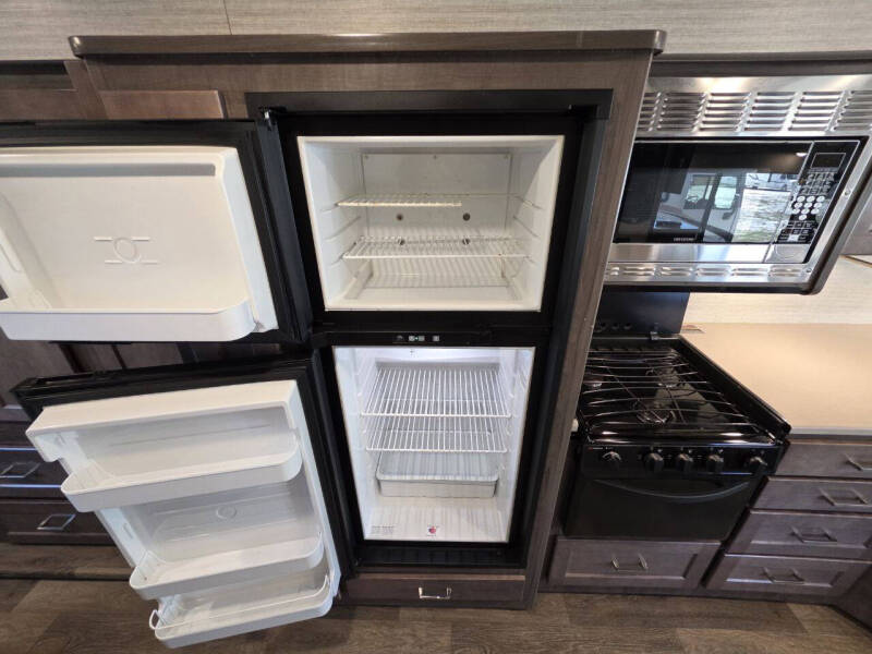 2020 Winnebago Vista