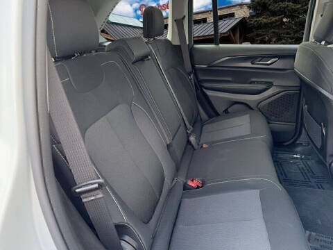 2023 Jeep Grand Cherokee Laredo