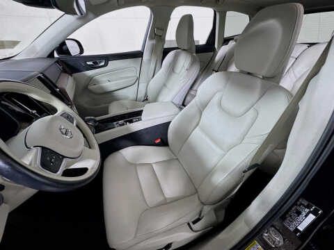 2021 Volvo XC60 T6 Momentum