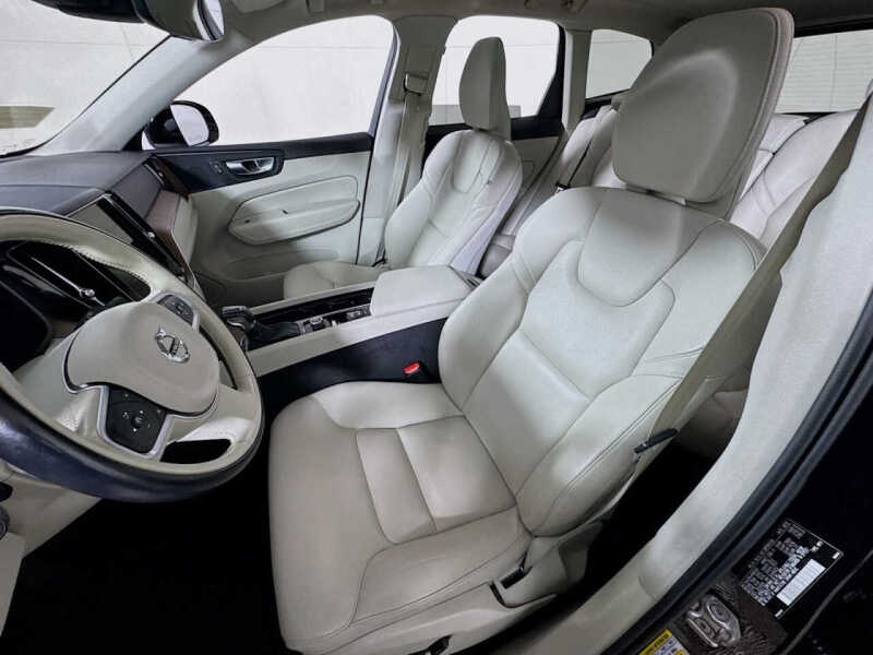 2021 Volvo XC60 T6 Momentum