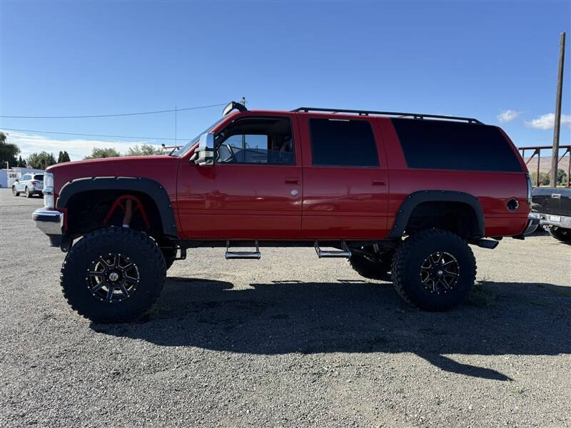 1996 Chevrolet Suburban's photo