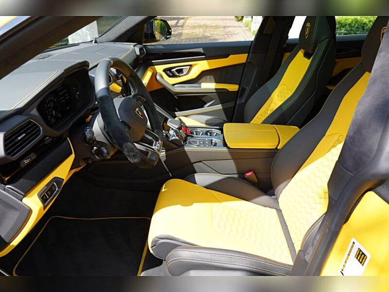 2022 Lamborghini Urus