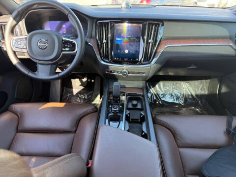 2024 Volvo S60 B5 Ultimate Dark Theme