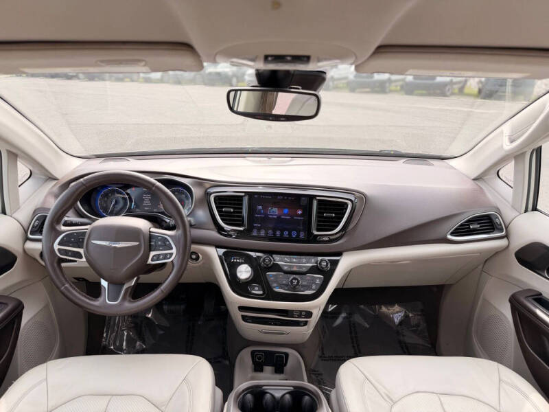 2017 Chrysler Pacifica Touring-L Plus