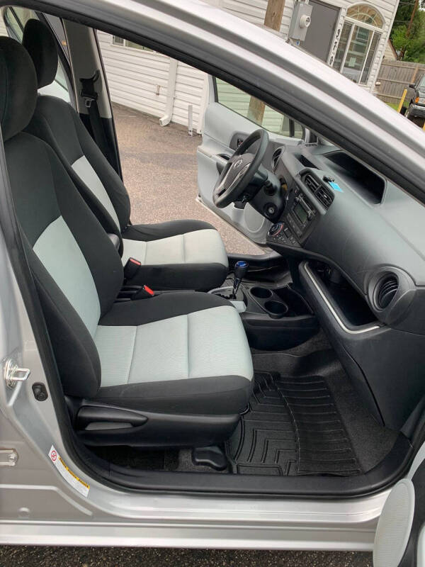 2014 Toyota Prius c Two