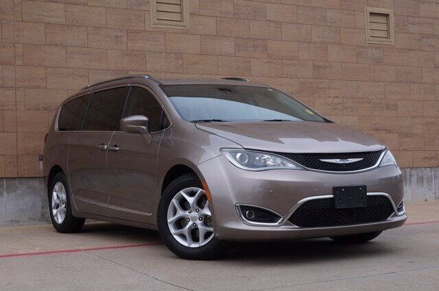 2017 Chrysler Pacifica Touring-L Plus