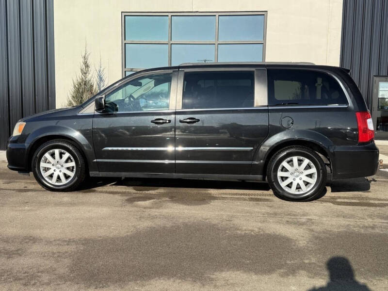 2013 Chrysler Town and Country Touring