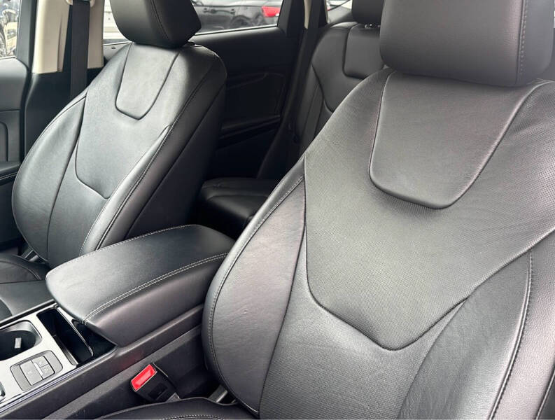 2020 Ford Edge Titanium