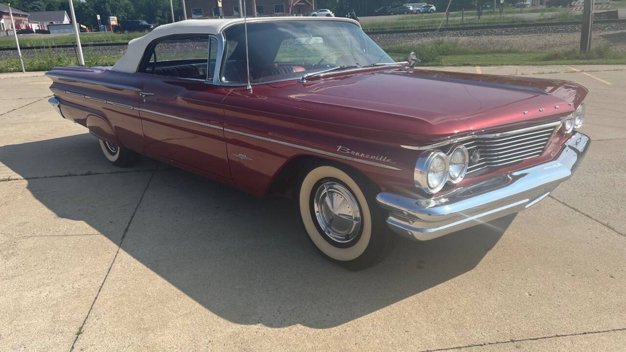 1960 Pontiac Bonneville 30